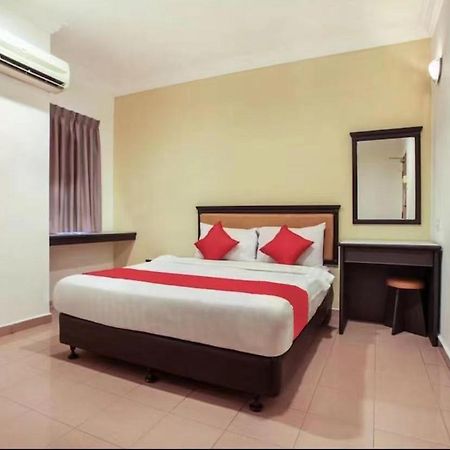 Hotel Home 88 Телук-Интан Экстерьер фото