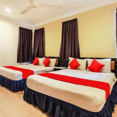 Hotel Home 88 Телук-Интан Экстерьер фото
