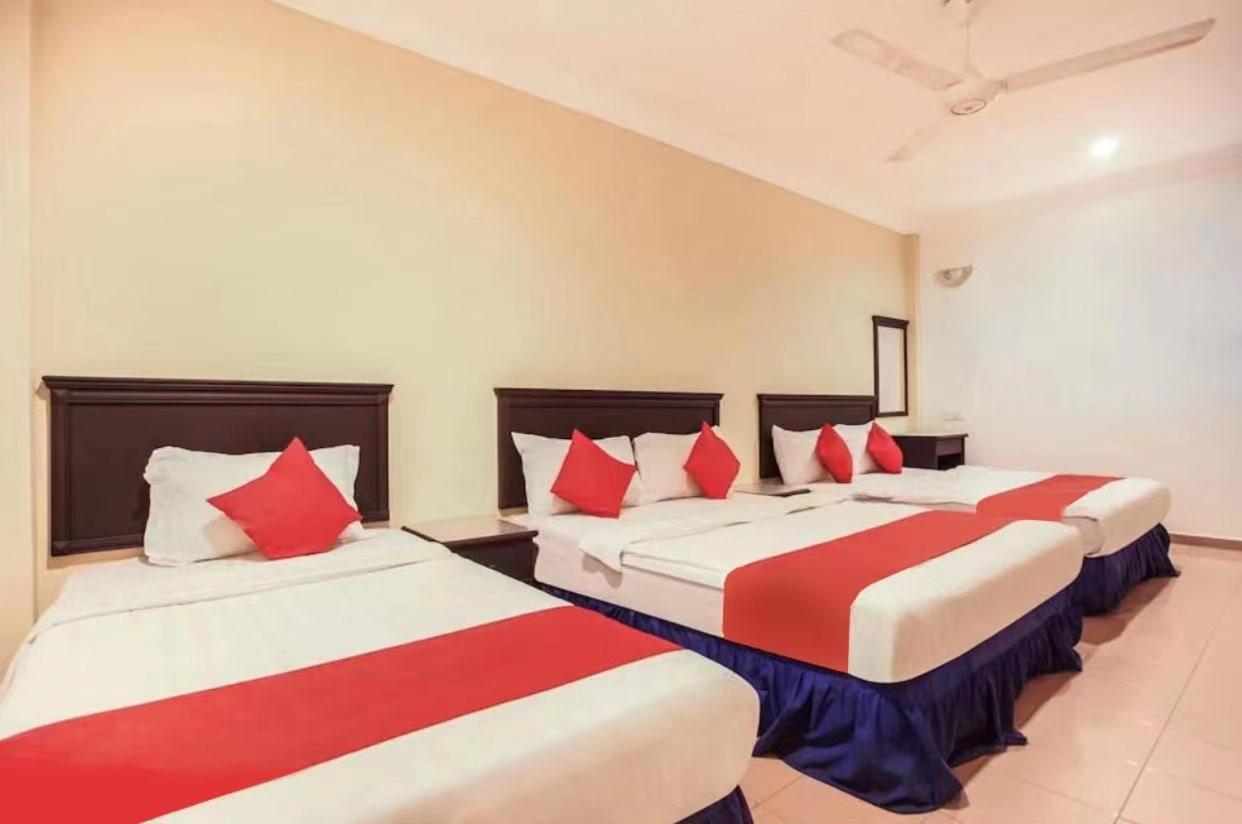 Hotel Home 88 Телук-Интан Экстерьер фото