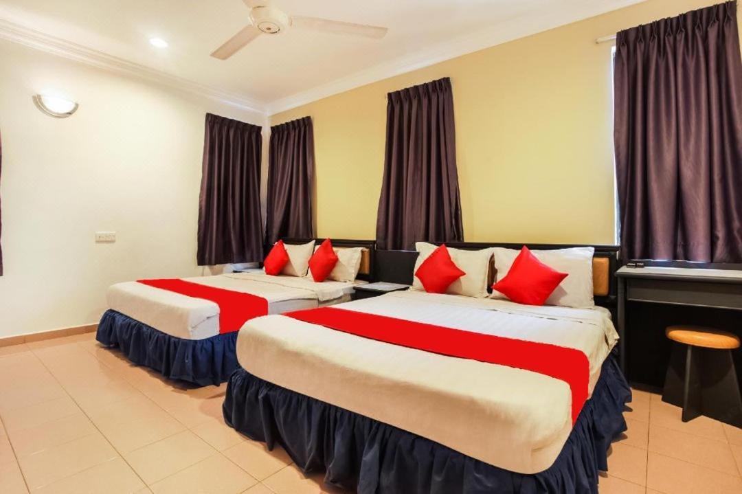 Hotel Home 88 Телук-Интан Экстерьер фото