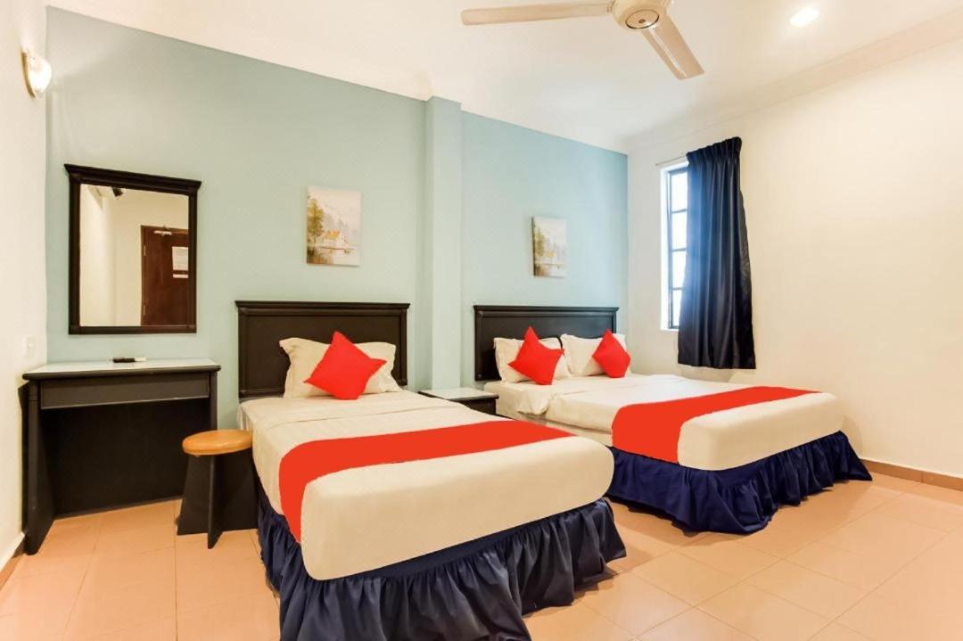 Hotel Home 88 Телук-Интан Экстерьер фото