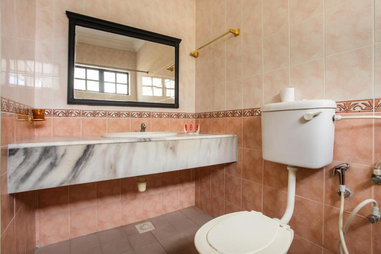 Hotel Home 88 Телук-Интан Экстерьер фото